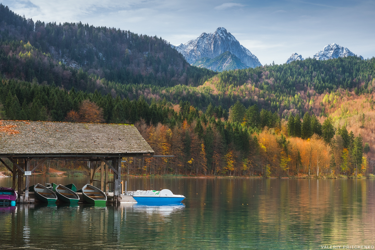 Альпийское озеро (Alpsee). Бавария, Германия. Октябрь 2017.