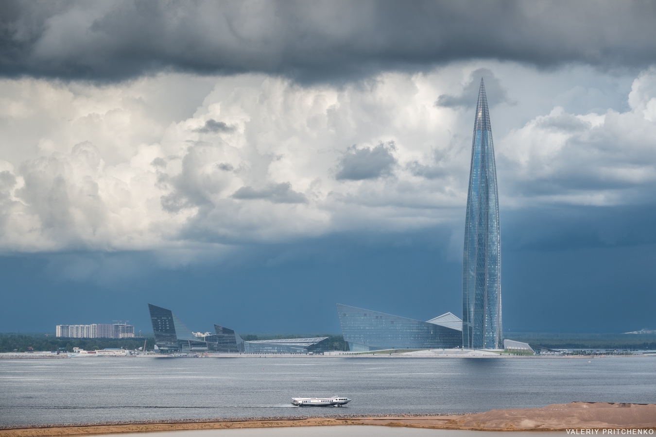 Метеор и Лахта-центр. Санкт-Петербург. Август 2024.